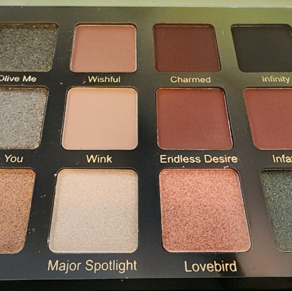 Eye Shadow Pallets - Picture 3 of 4